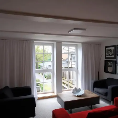 Apartment Beim Bildhauer Karl F Trendelburg